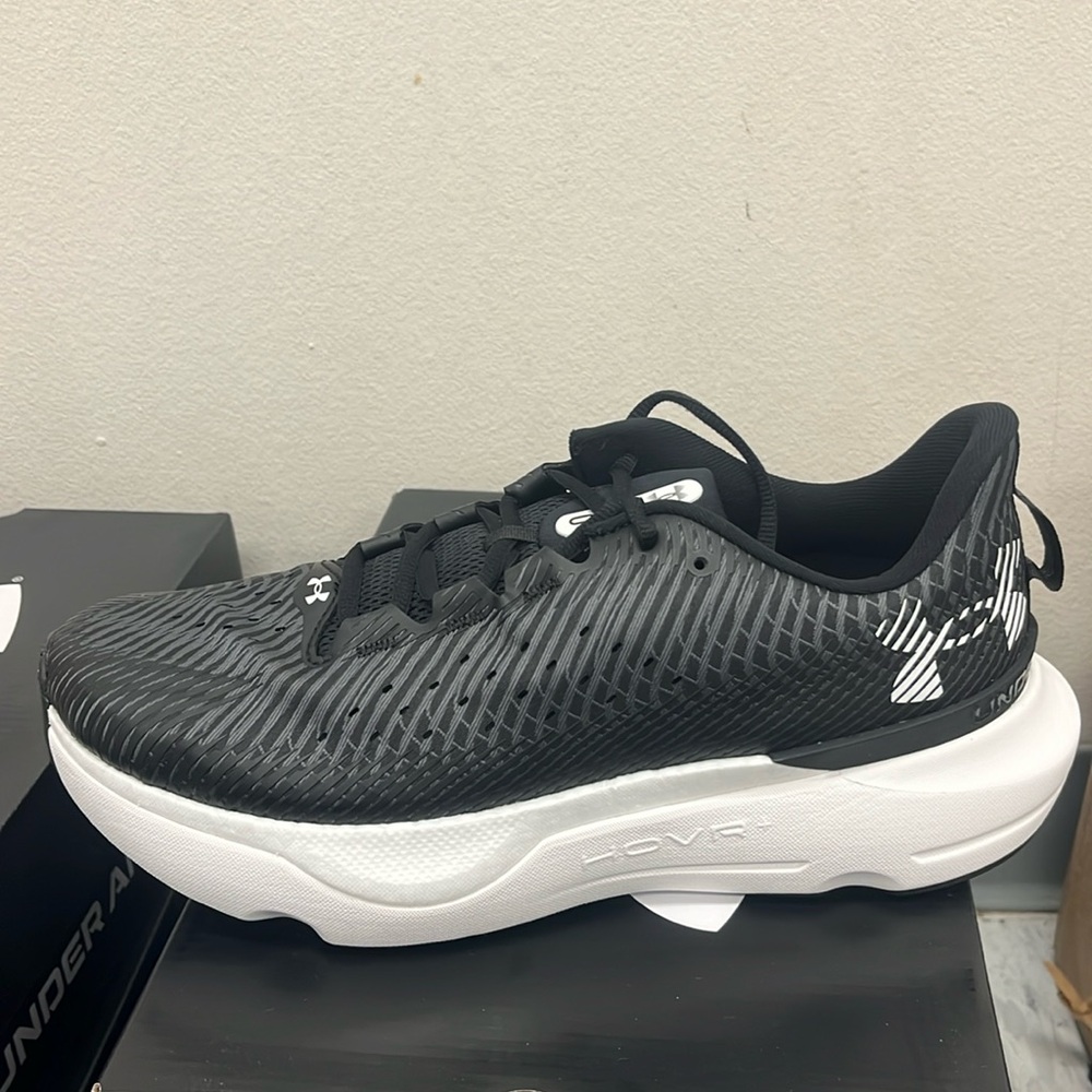 UA Infinite Pro size 10